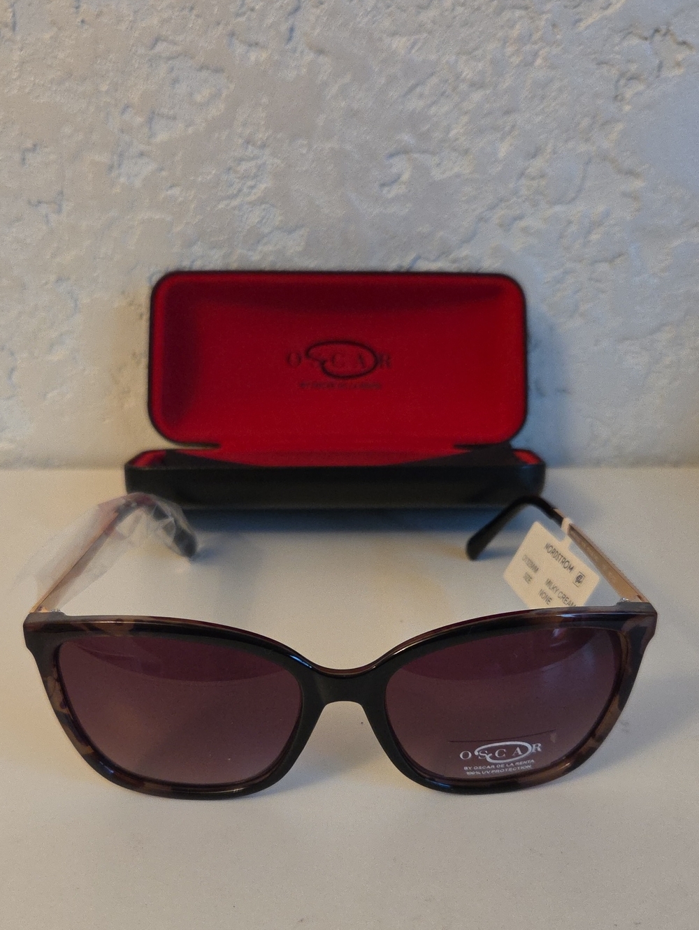 Oscar de la Renta Purple Gradient Sunglasses with Black Frame